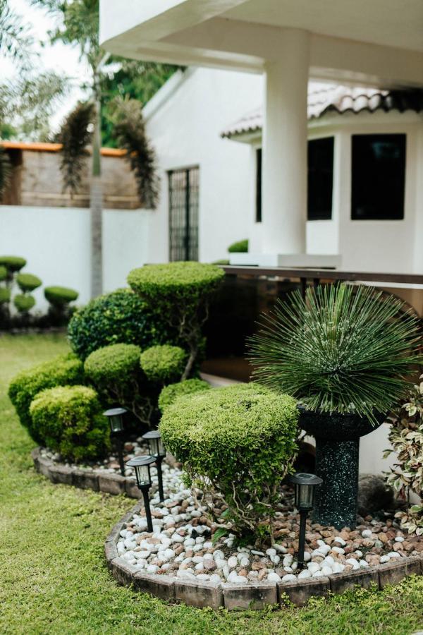 Bahay Ni Kikay Vacation Rental - Wifi Included General Santos City エクステリア 写真